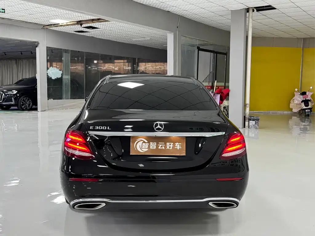 Mercedes-Benz E-Class — миниатюра 8