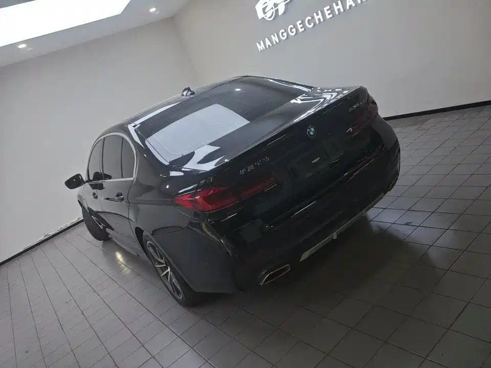 BMW 5 Series New Energy — миниатюра 7