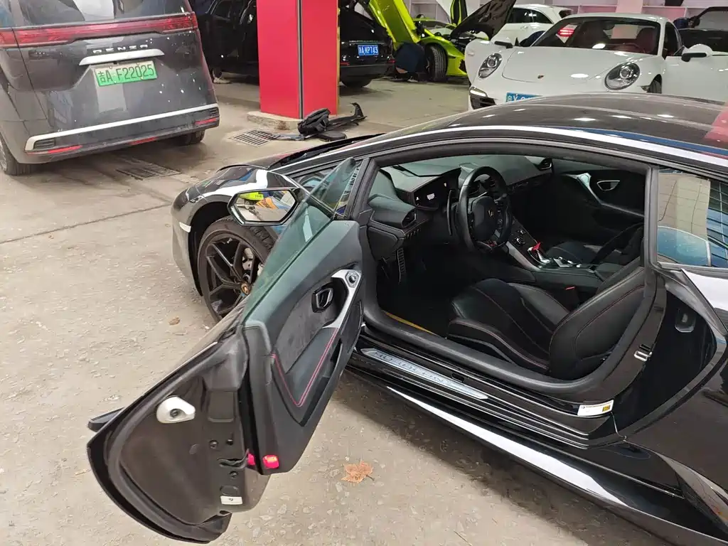 LAMBORGHINI HURACÁN