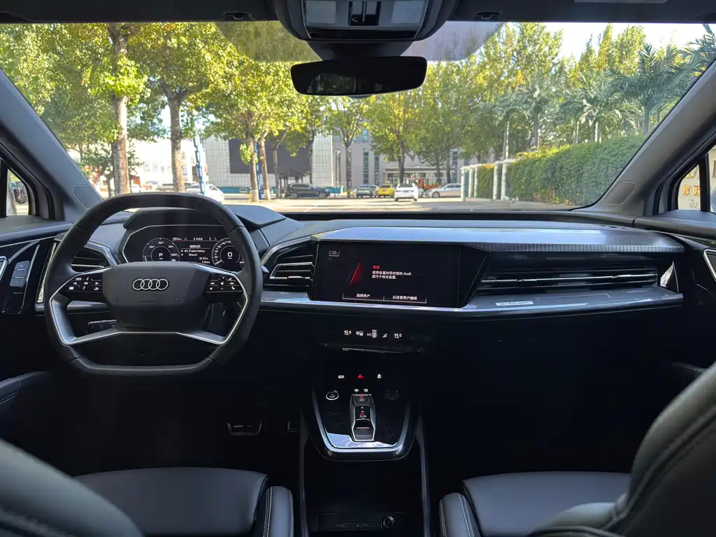 Audi Q4 e-tron — миниатюра 13