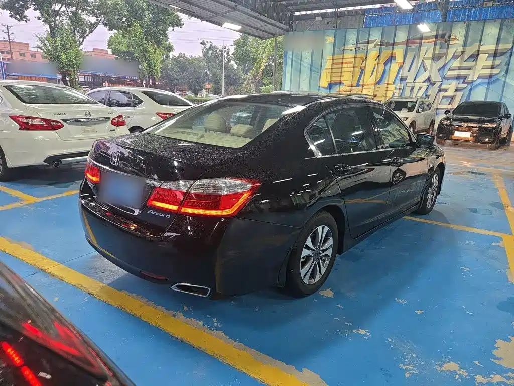 Honda Accord — миниатюра 13