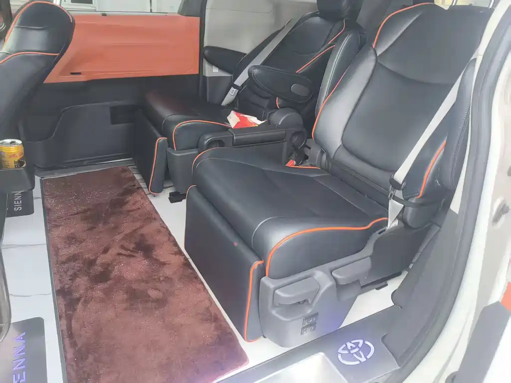 Toyota Sienna — миниатюра 6