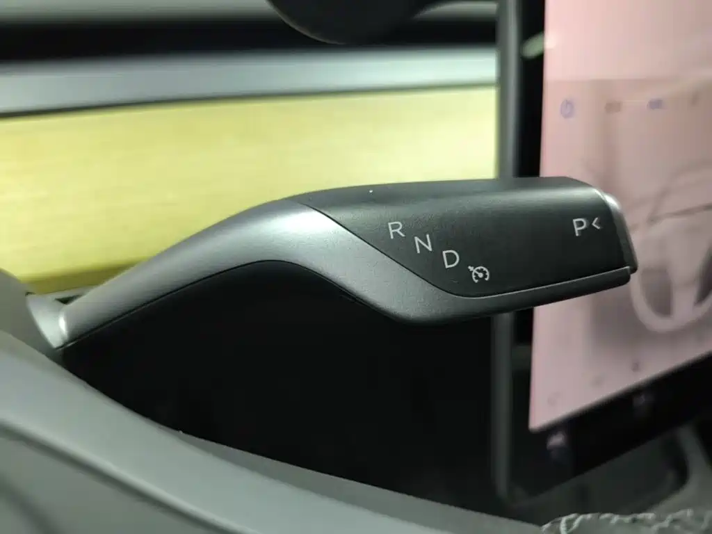 Tesla Model Y — миниатюра 14