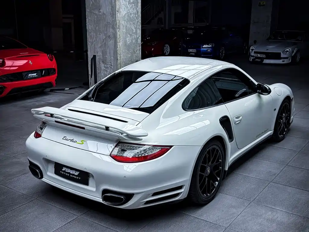Porsche 911 2010 Turbo S Edition 918 Spyder