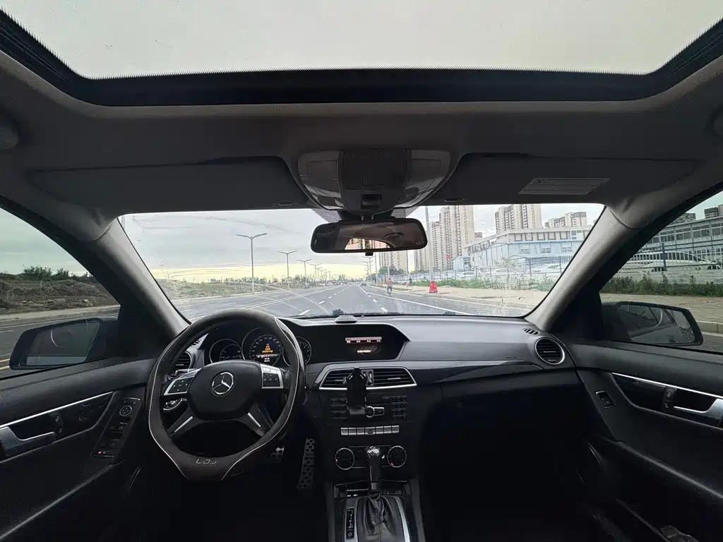 Mercedes-Benz C-Class — миниатюра 11