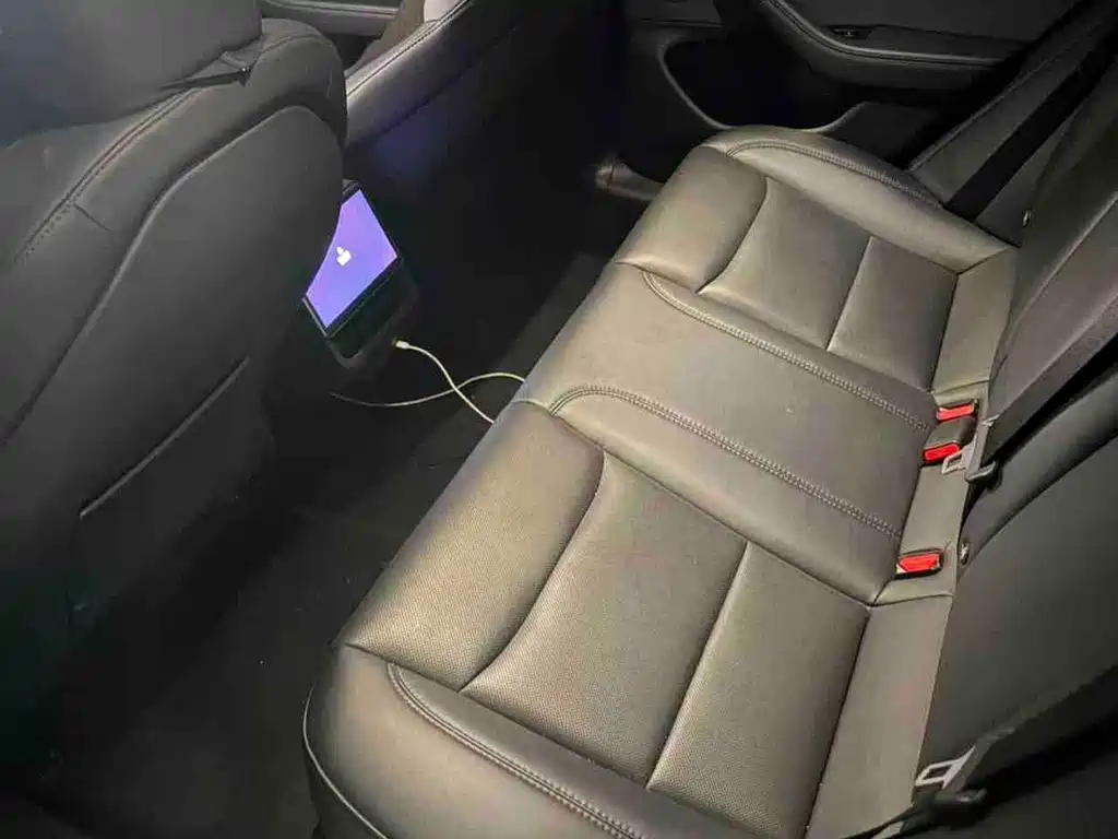 Tesla Model 3 — миниатюра 2
