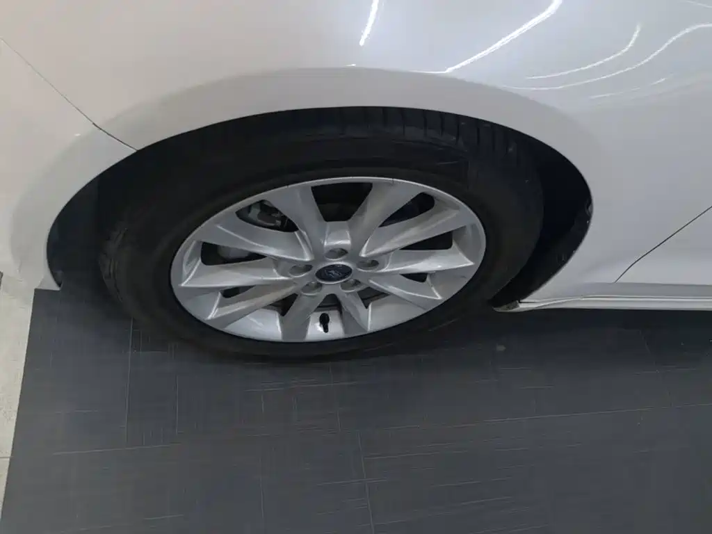 Ford Mondeo — миниатюра 23