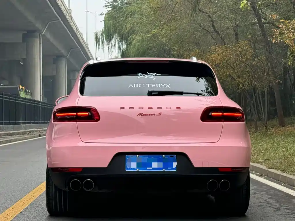 PORSCHE MACAN