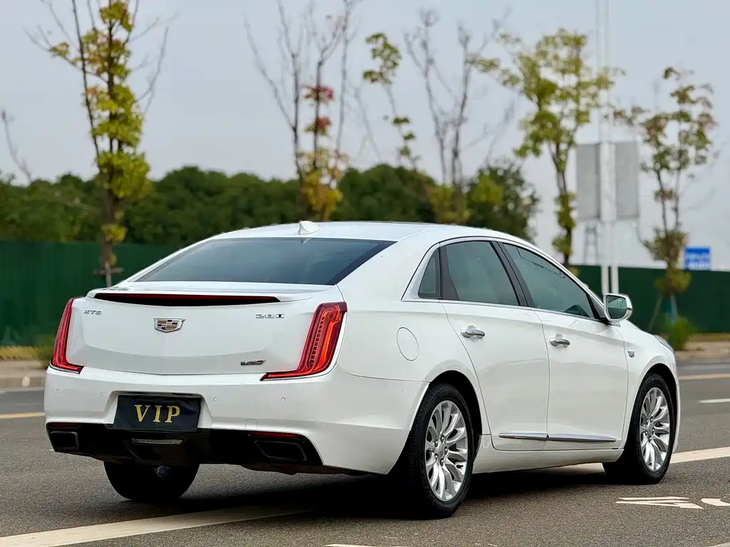CADILLAC XTS