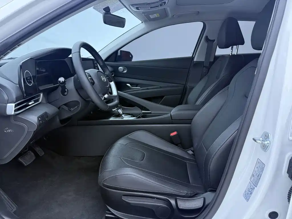 Hyundai Elantra — миниатюра 13