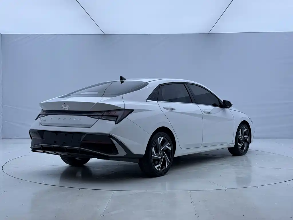 Hyundai Elantra — миниатюра 4