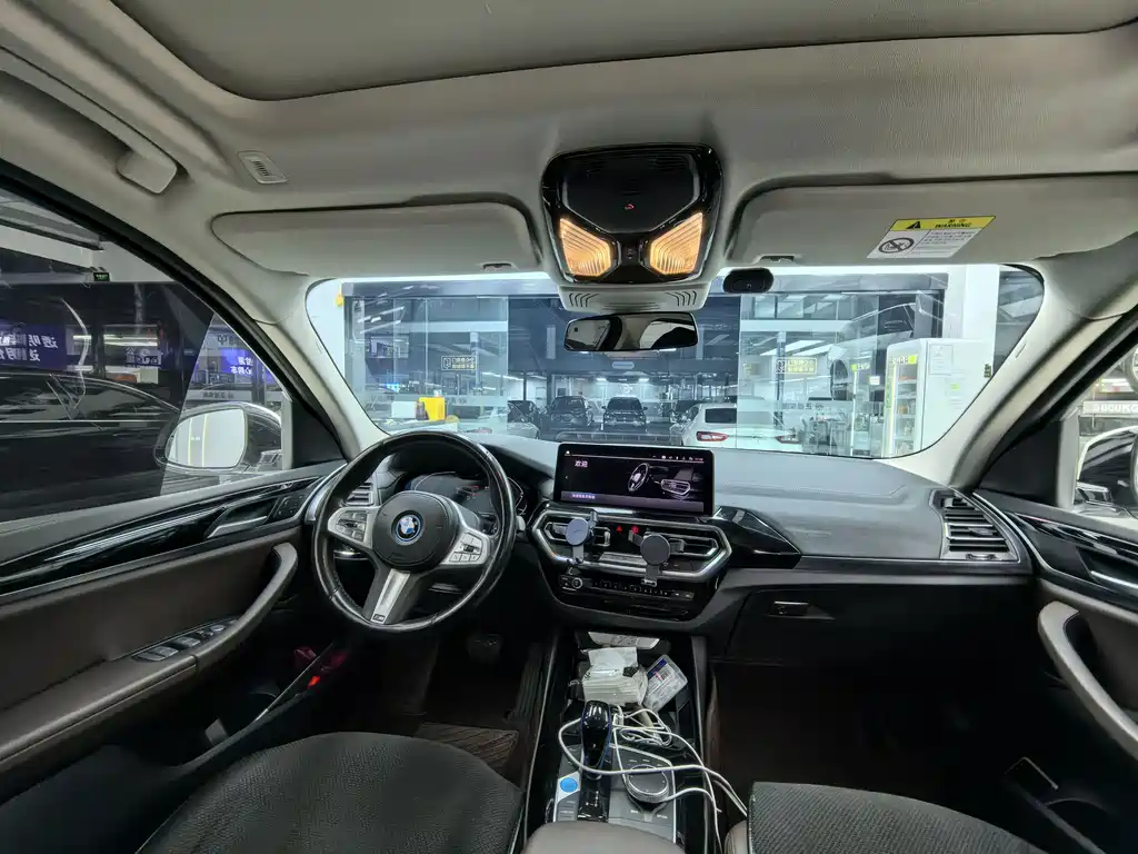 BMW iX3 — миниатюра 11