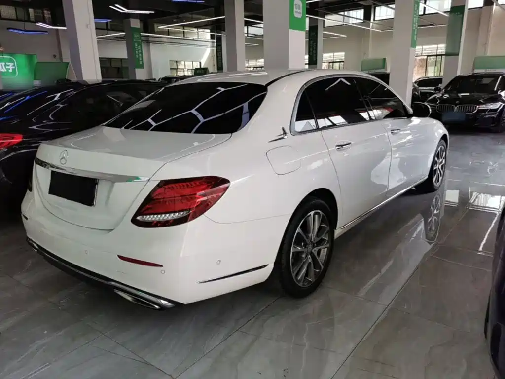 Mercedes-Benz E-Class — миниатюра 7
