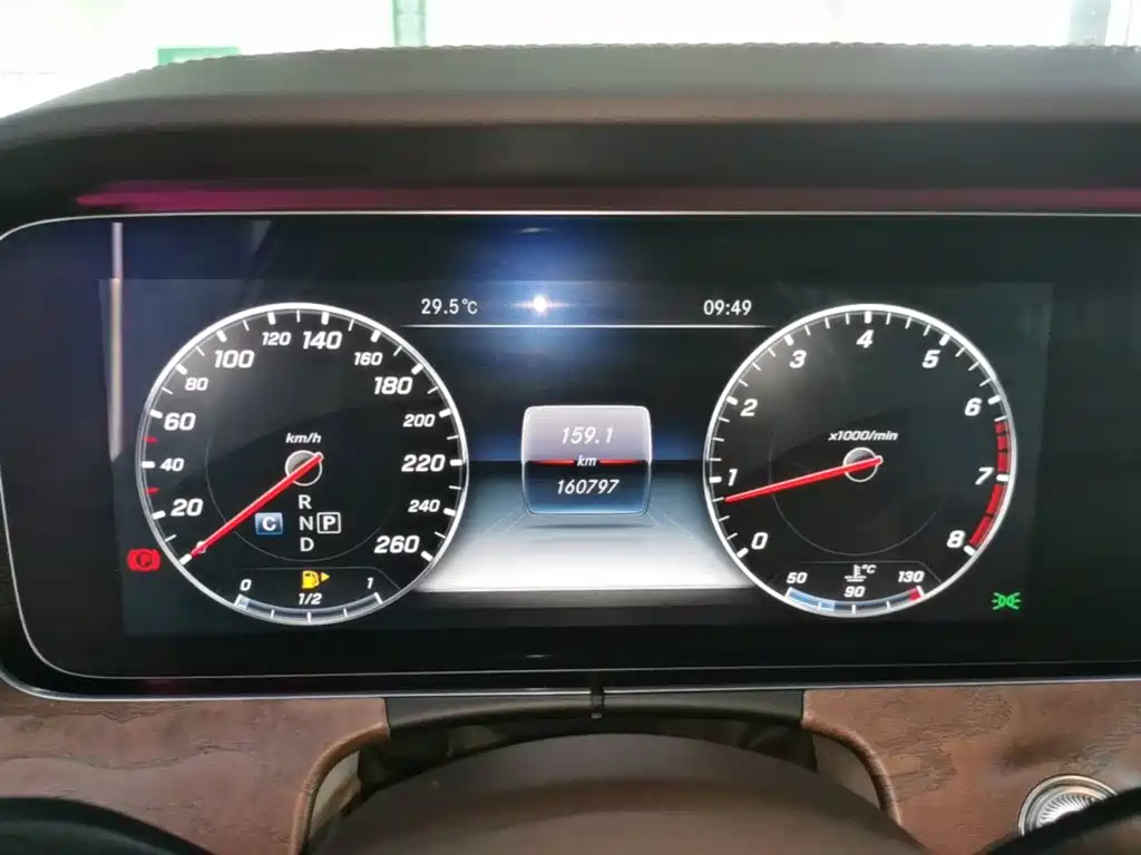Mercedes-Benz E-Class — миниатюра 12