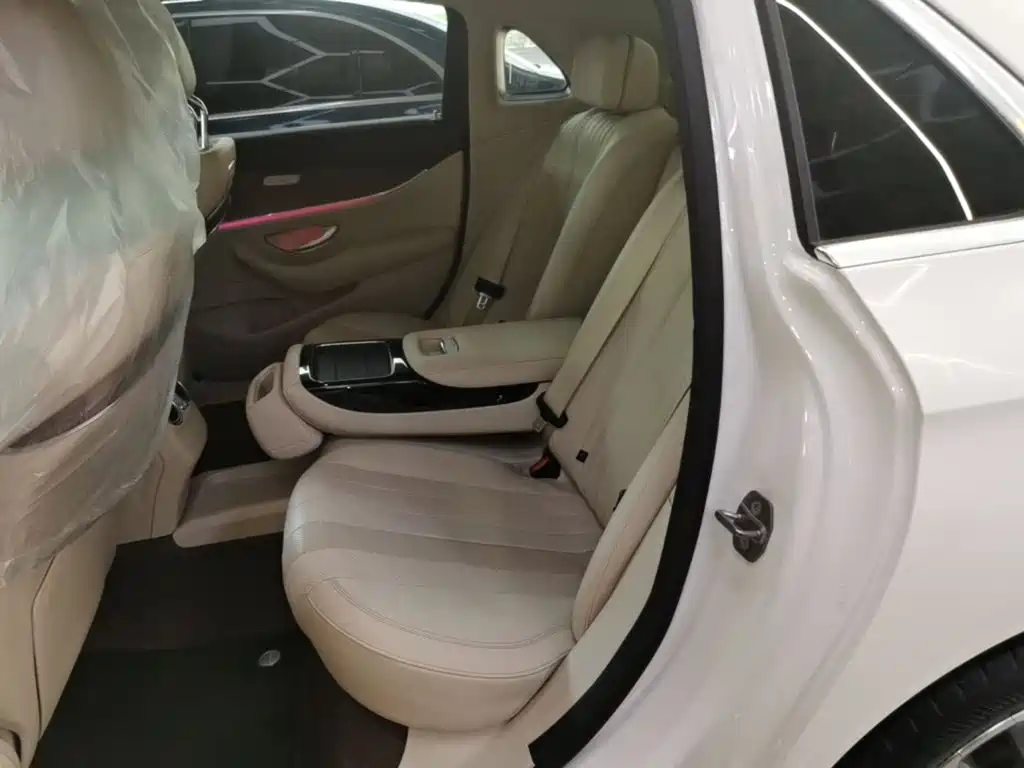 Mercedes-Benz E-Class — миниатюра 17