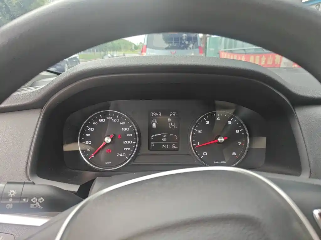 Roewe i6 Classic — миниатюра 12