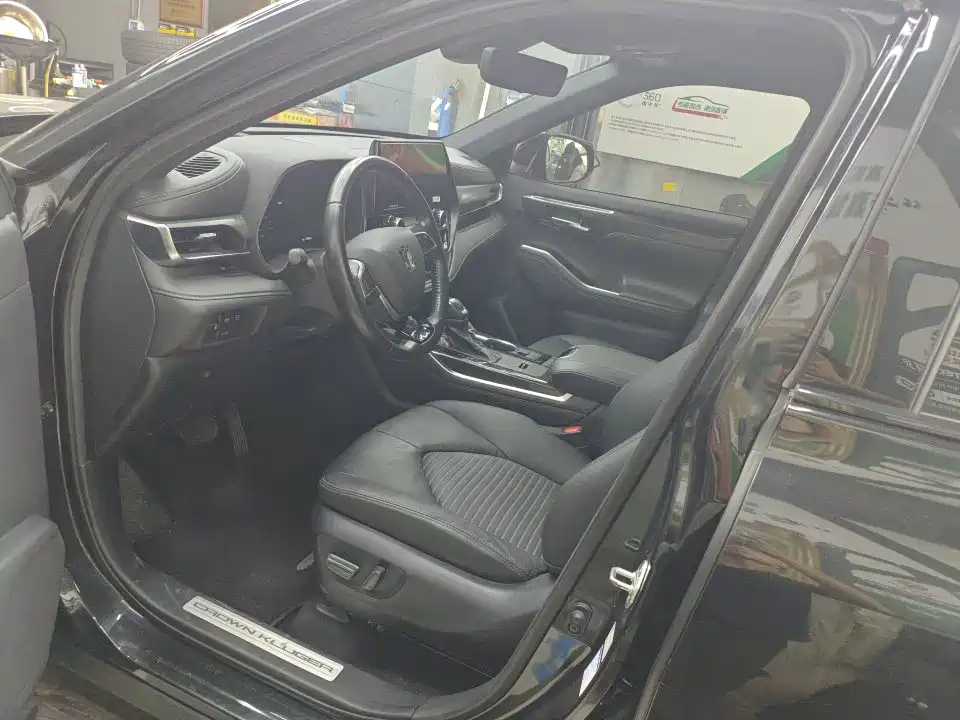 Toyota Crown Kluger — миниатюра 2