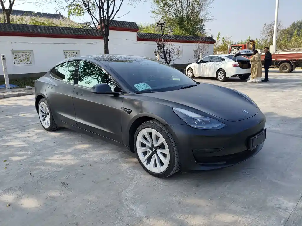 Tesla Model 3 — миниатюра 3