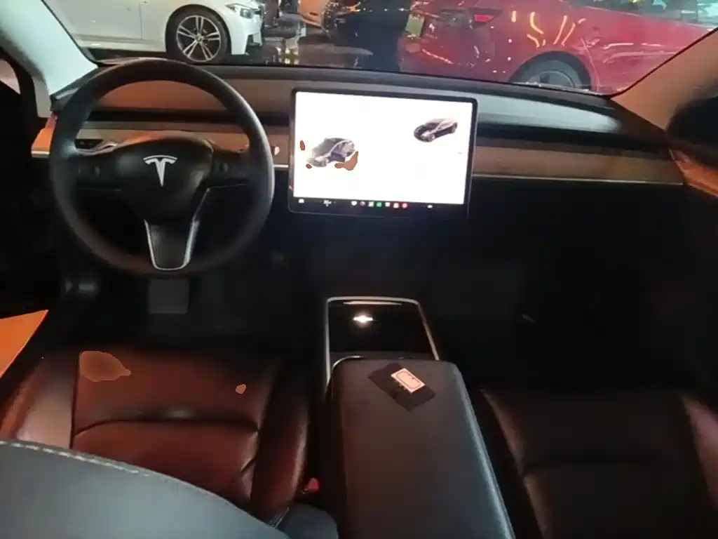 Tesla Model 3 — миниатюра 10