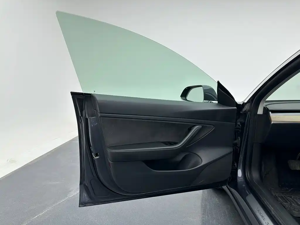 Tesla Model 3 — миниатюра 11
