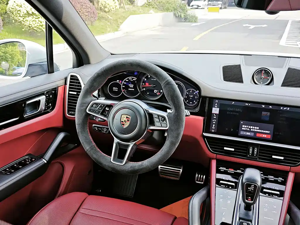 Porsche Cayenne — миниатюра 10