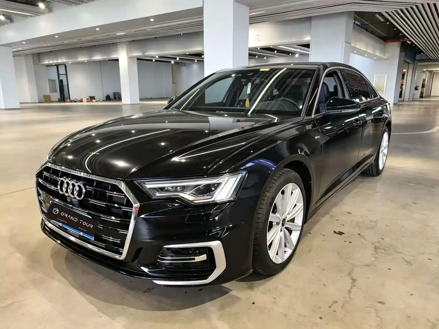 奥迪A6L 2023款 45 TFSI 臻选动感型 2022