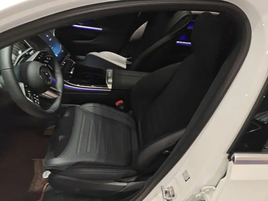 Mercedes-Benz C-Class — миниатюра 15