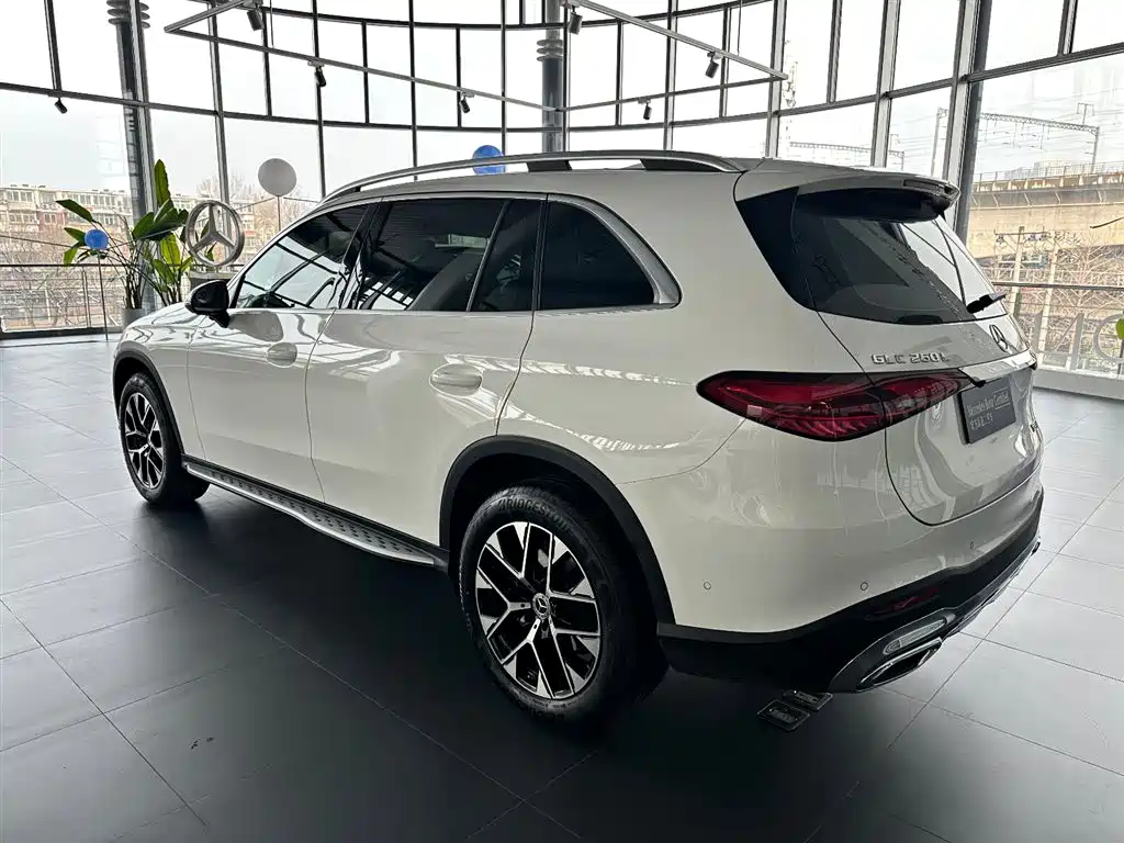 MERCEDES-BENZ GLC