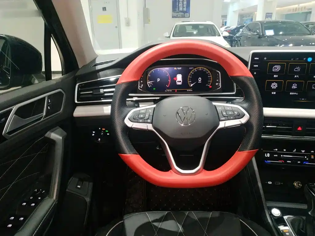 Volkswagen Tiguan L — миниатюра 11