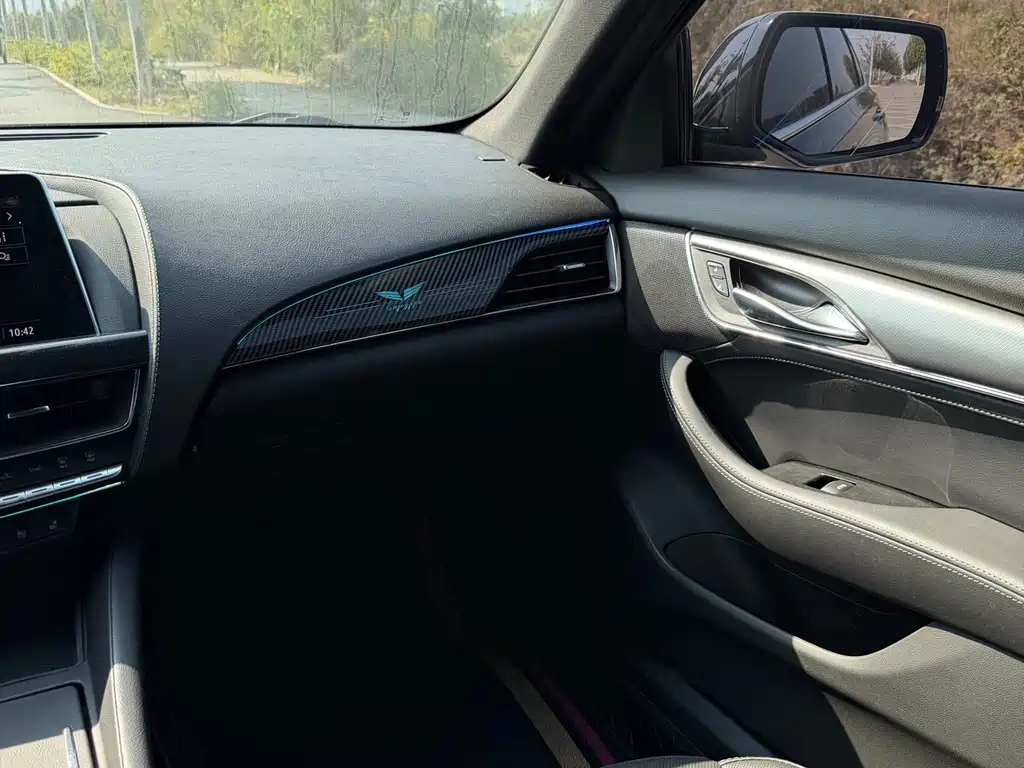 Cadillac CT5 — миниатюра 13