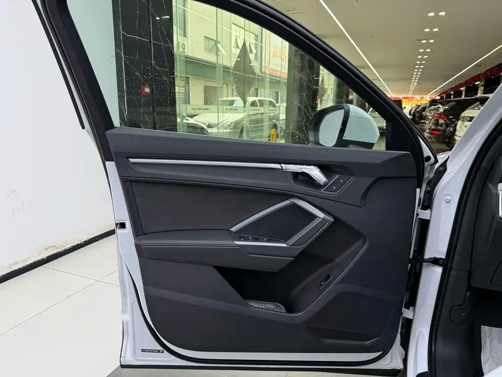 Audi Q3 — миниатюра 9