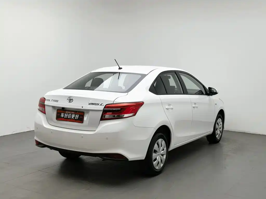 Toyota Yaris L — миниатюра 2