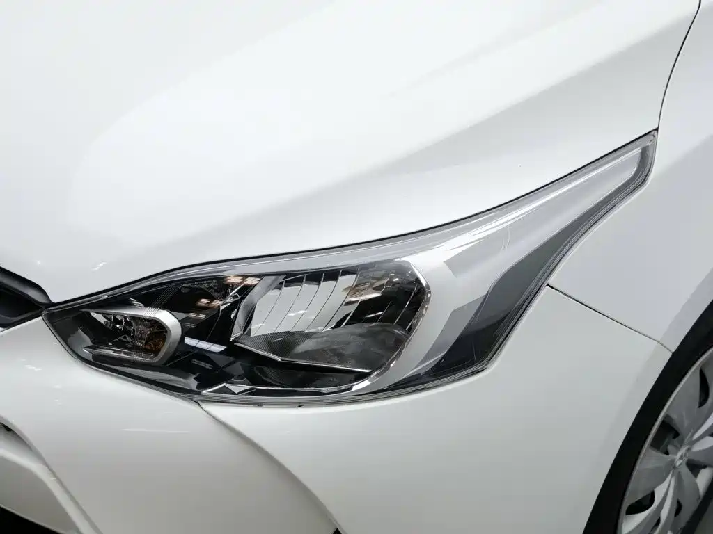 Toyota Yaris L — миниатюра 7