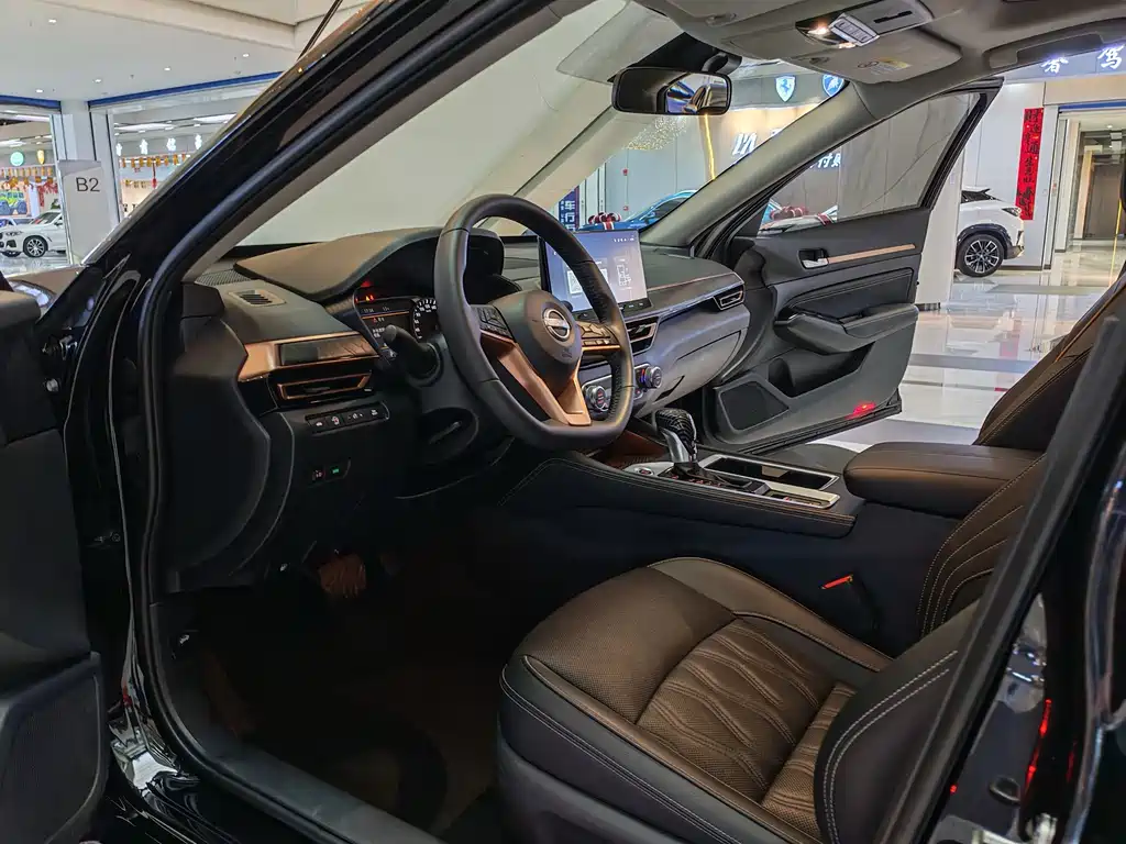 Nissan Altima 2025 2.0L SV Black Gold