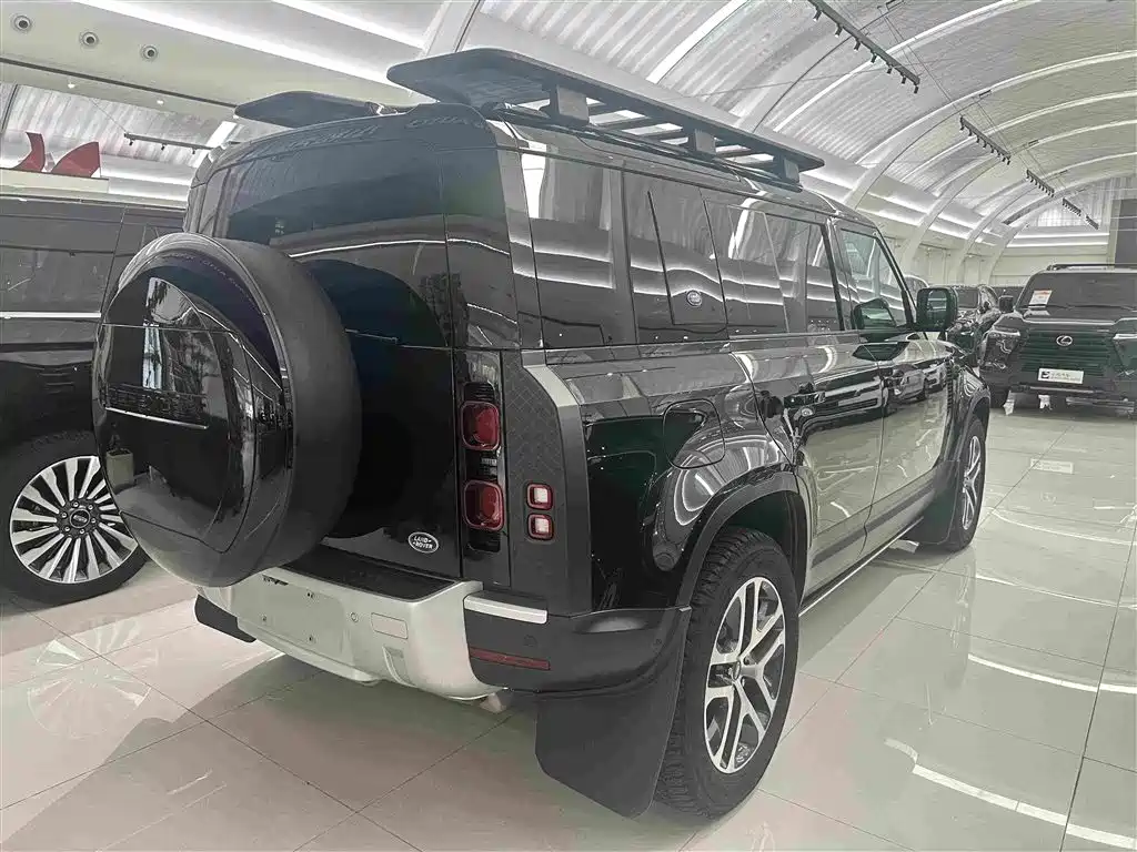 Land Rover Defender 2024 — фото 19