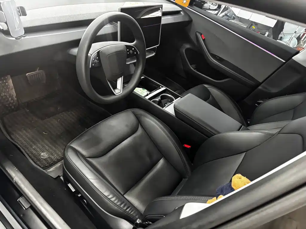 Tesla Model 3 — миниатюра 4