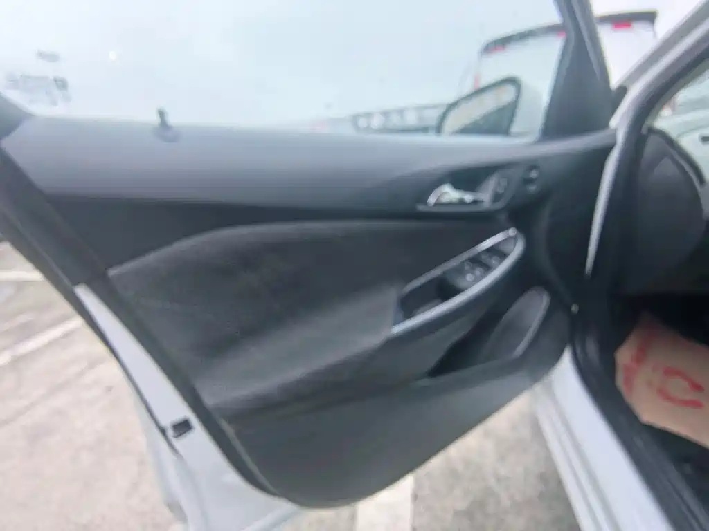 Chevrolet Cruze — миниатюра 15