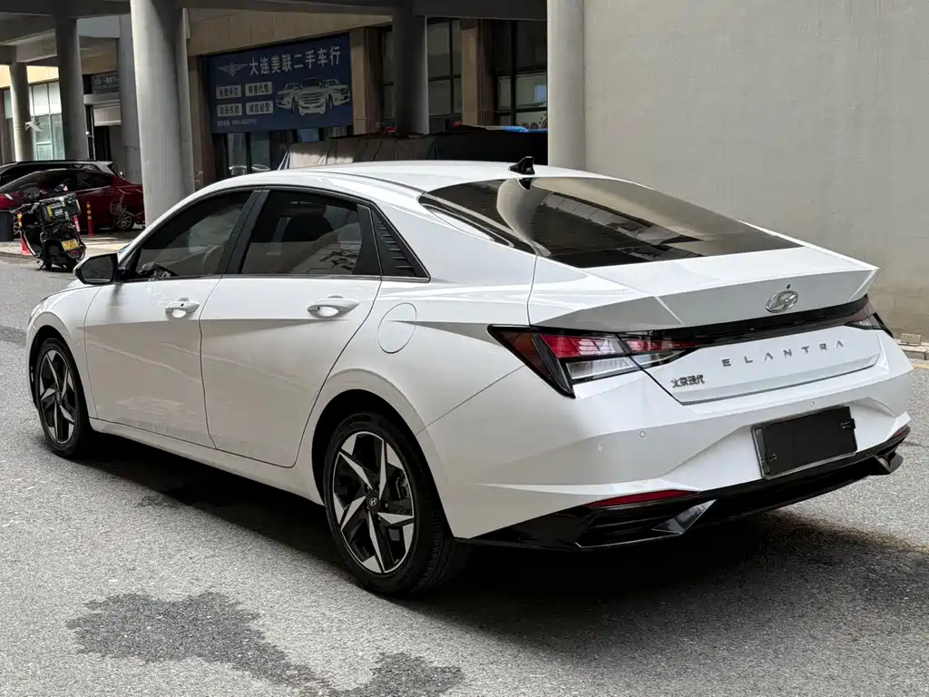 Hyundai Elantra — миниатюра 6