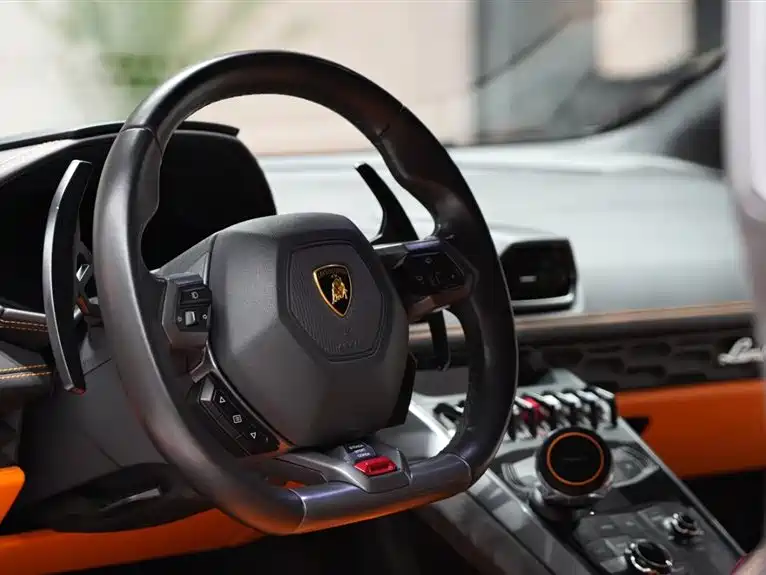 LAMBORGHINI HURACÁN