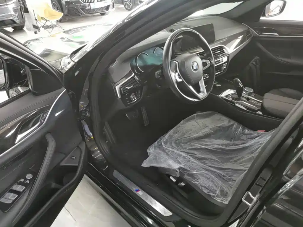 BMW 5 Series — миниатюра 16