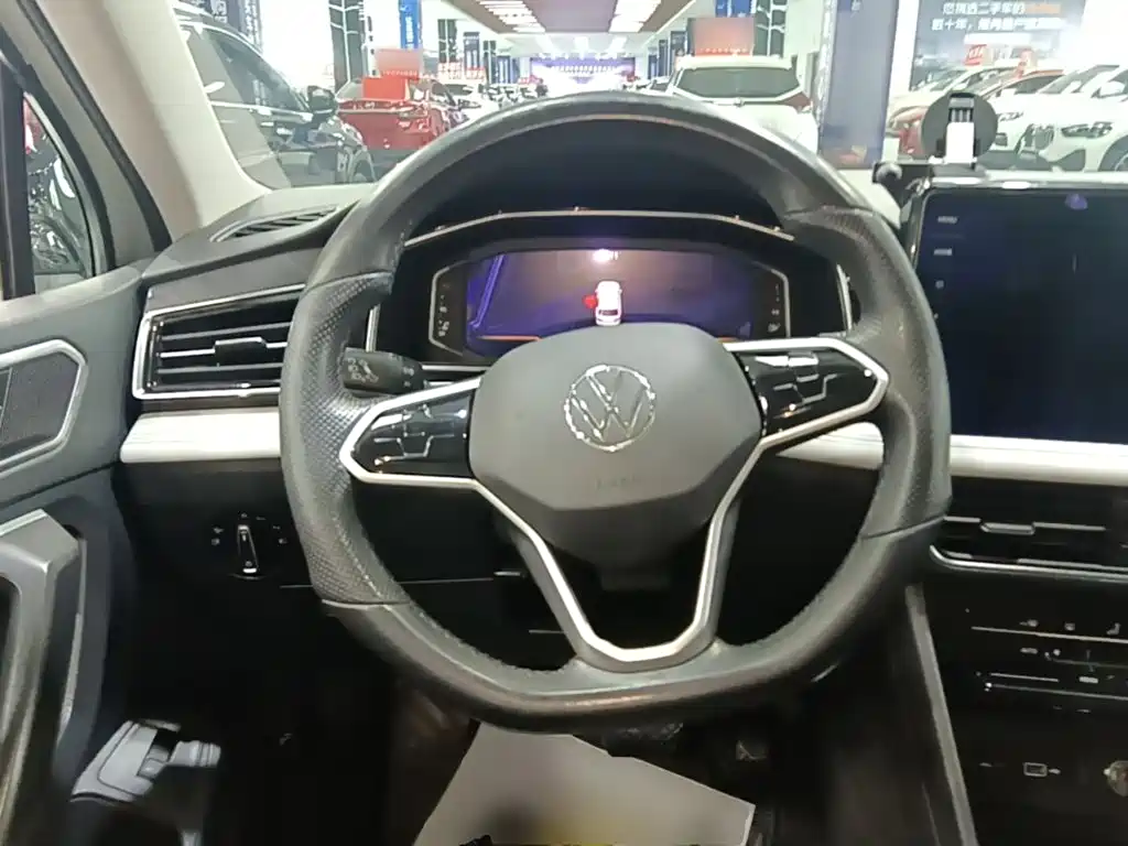 Volkswagen Tiguan L — миниатюра 11