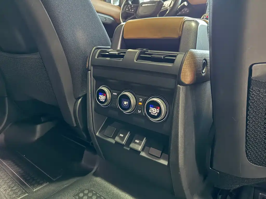Land Rover Defender — миниатюра 24