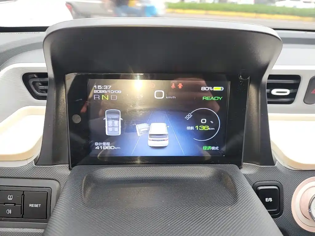 Wuling MINIEV — миниатюра 12