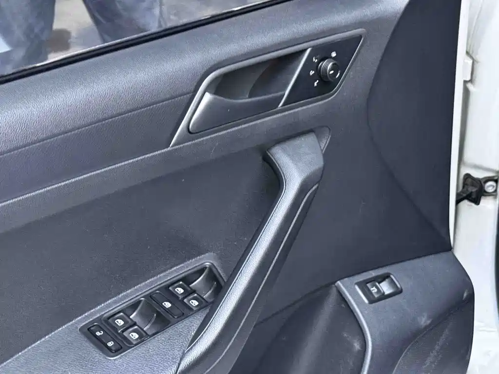 Volkswagen Jetta — миниатюра 10