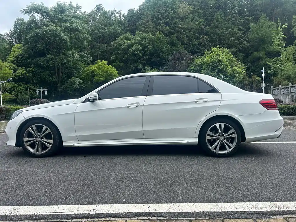 Mercedes-Benz E-Class — миниатюра 7