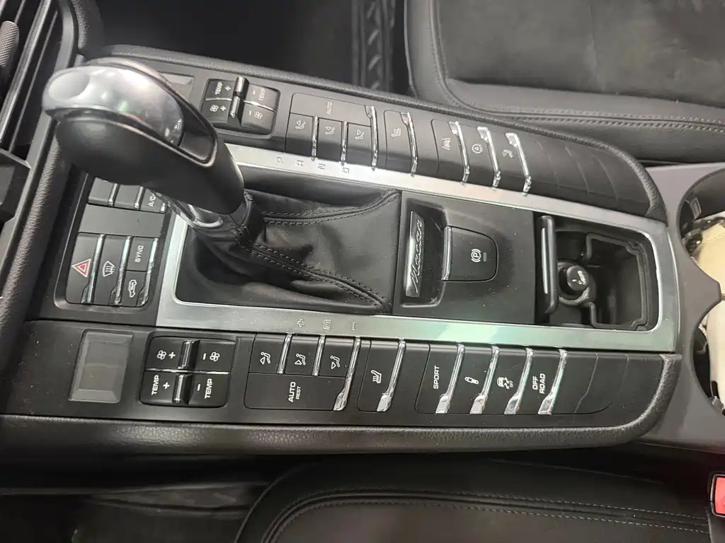 Porsche Macan — миниатюра 8