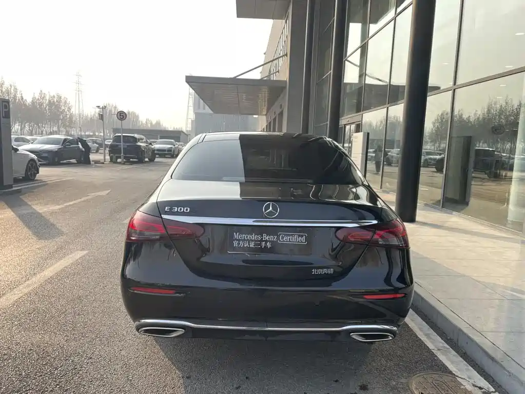 MERCEDES-BENZ E CLASS