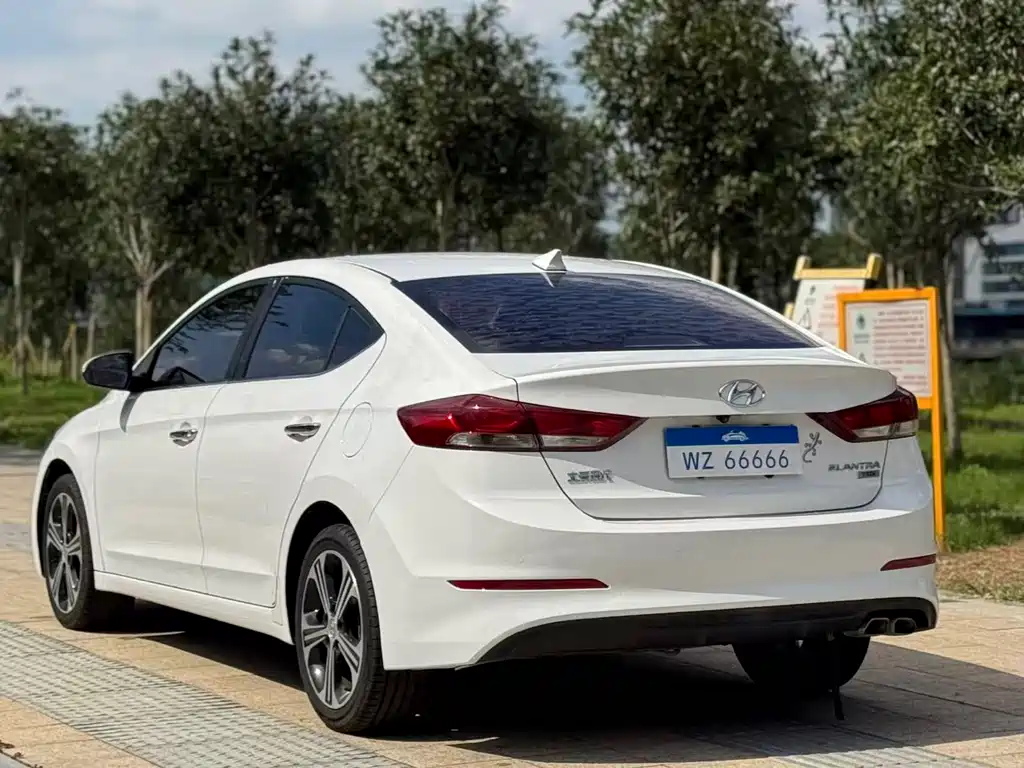Hyundai Elantra — миниатюра 11