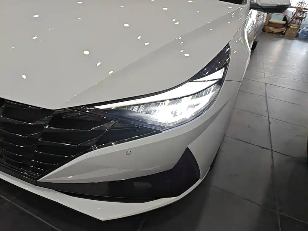 Hyundai Elantra — миниатюра 24