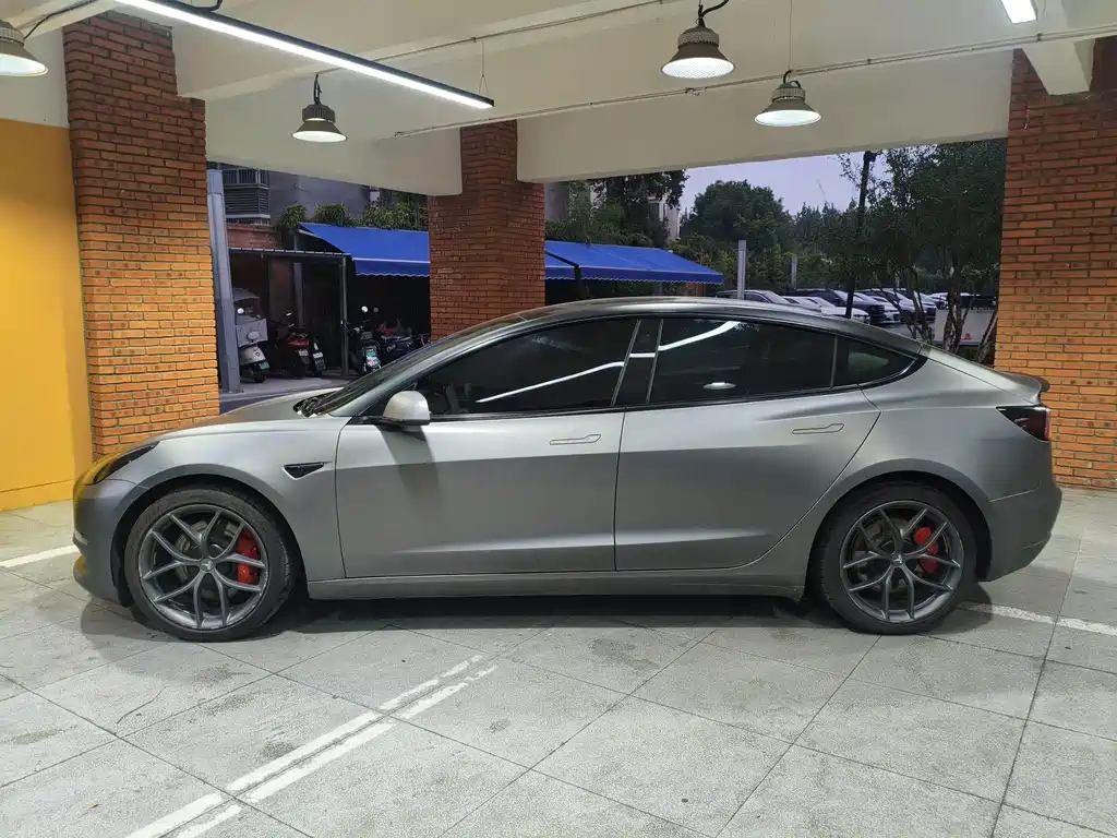 Tesla Model 3 — миниатюра 2